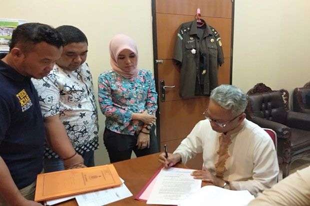 Datangi Kejaksaan, Buni...