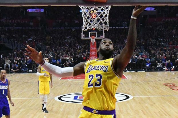 LeBron Datang, Lakers...