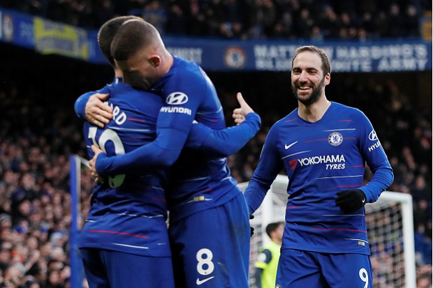 Higuain dan Hazard Berbagi...