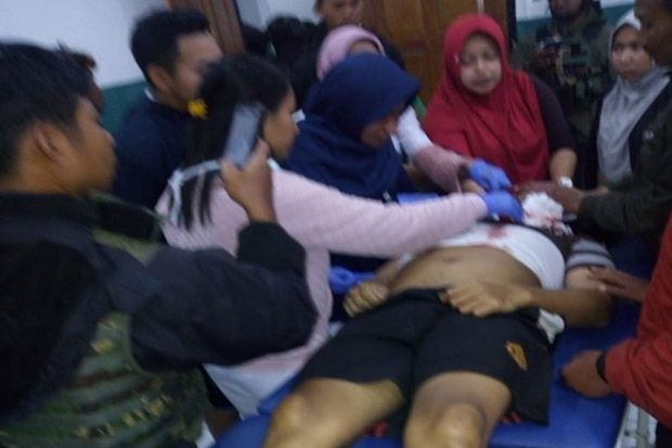 Asyik Nonton Televisi,...