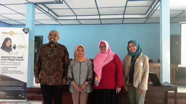 Mahasiswa KKN UGM Inisiasi...