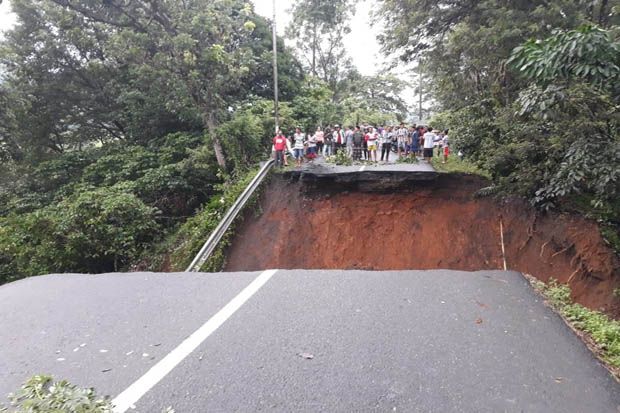 Gubernur Pastikan Jalan...