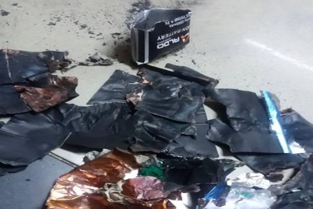 Smartphone Meledak di...