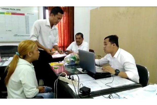 Simpan Sabu Setengah...