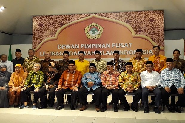 Bertemu di Senayan,...
