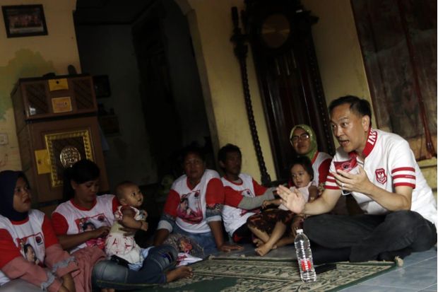 Rayakan Imlek, Caleg...