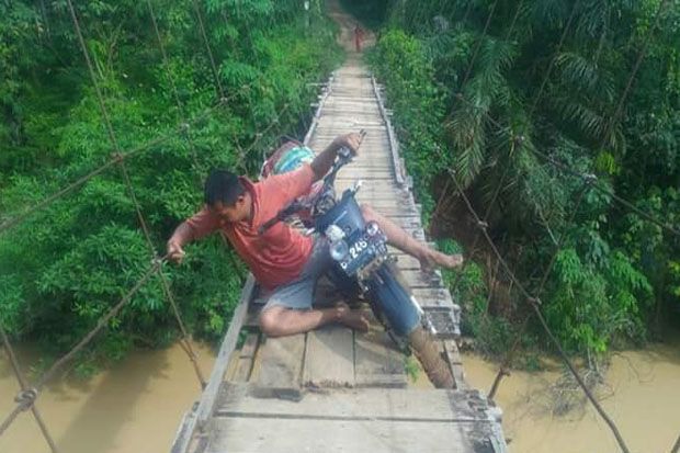 Jembatan Gantung di...