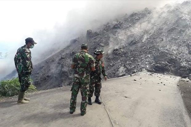 Gunung Karangetang Terus...