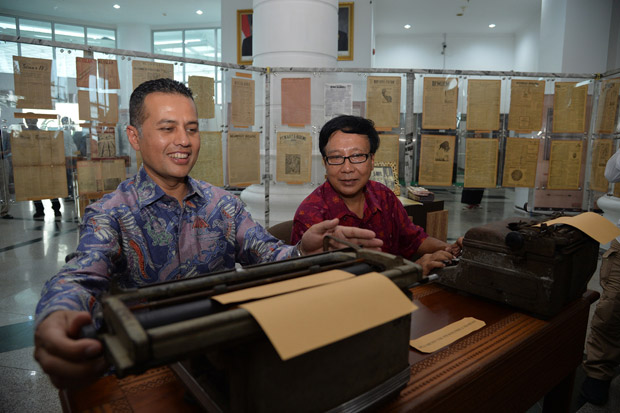 Pameran Satu Abad Surat...