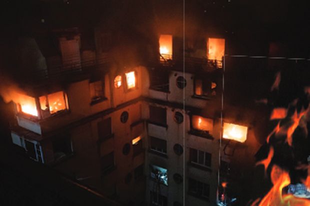 Kebakaran Apartemen...