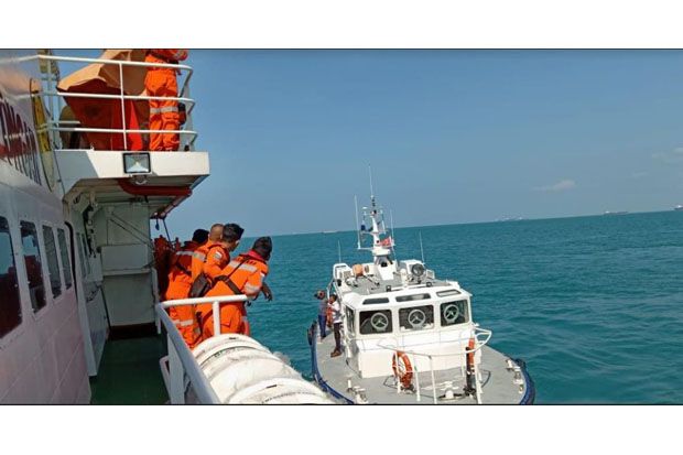 2 Kapal Bertabrakan...