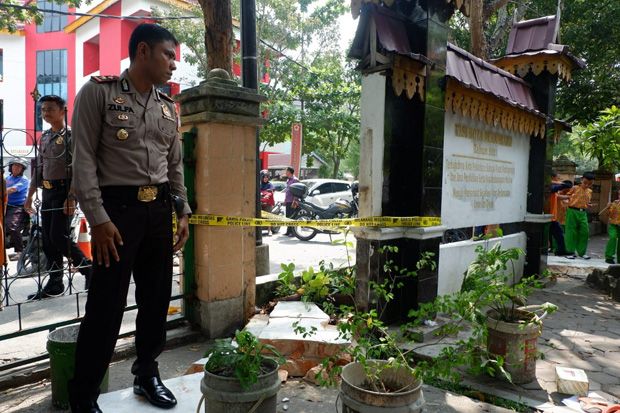 Dipanjat Seorang Siswa,...