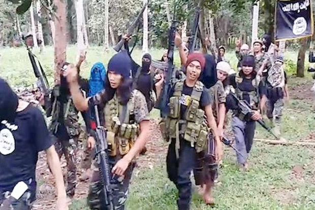 Pentagon: Ratusan Anggota...