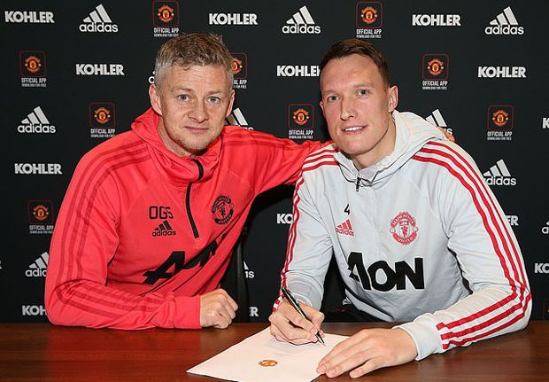 Resmi, Manchester United...