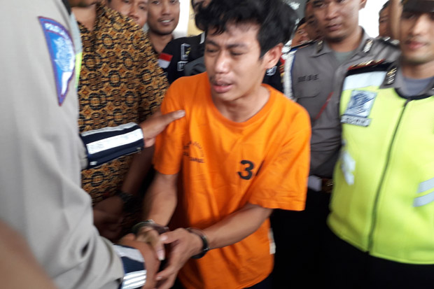 Menangis Sesenggukan,...