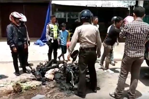 Jelang Salat Jumat Pemuda...