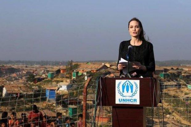 Angelina Jolie Kecam...
