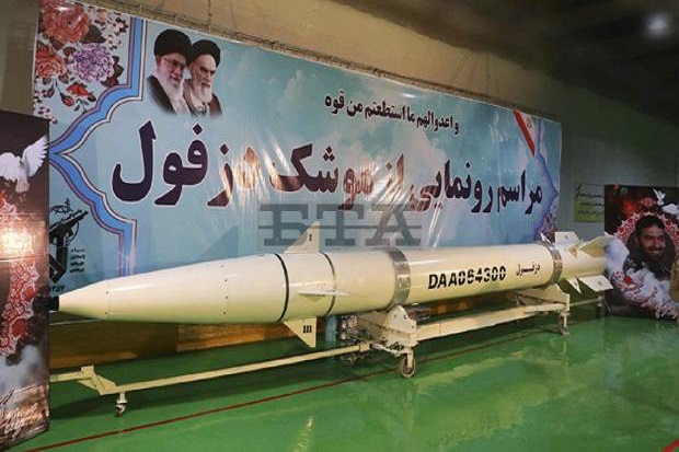 Iran Pamer Rudal Balistik...