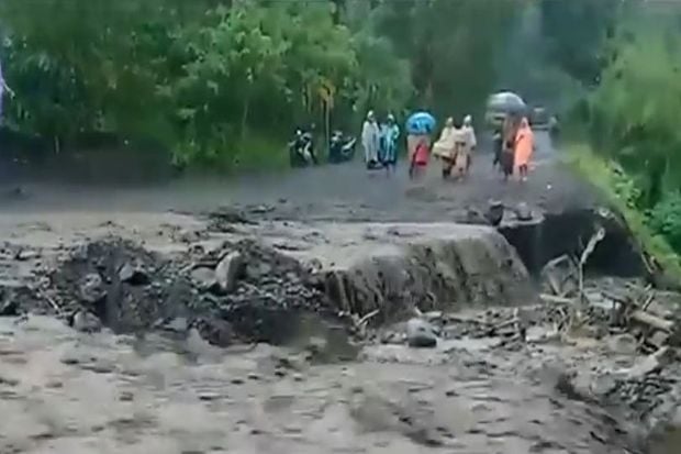 Banjir Lahar Dingin...