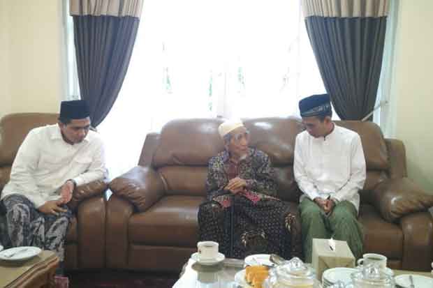 Temui Mbah Moen, Ustaz...