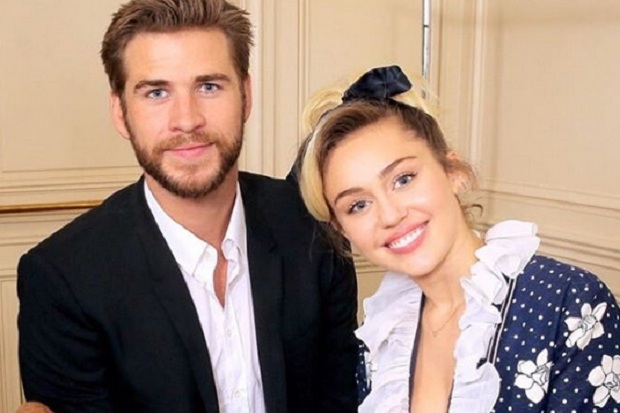 Miley Cyrus Resmi Gunakan...