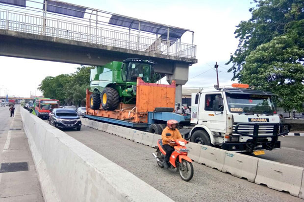 Truk Marak Nyangkut...