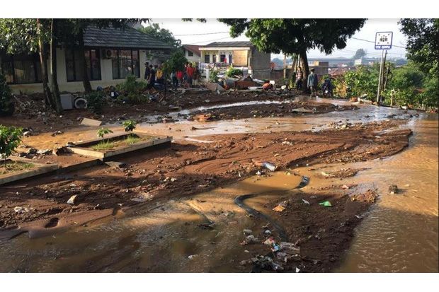 Banjir Bandang Landa...
