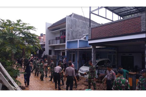Dibantu Alat Berat,...