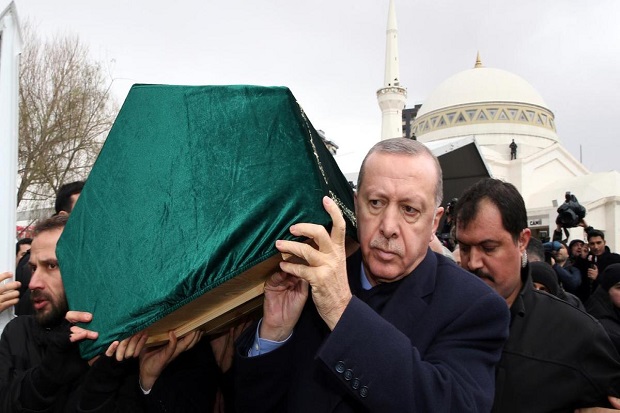 Erdogan Panggul Peti...
