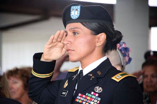 Tulsi Gabbard, Gadis...