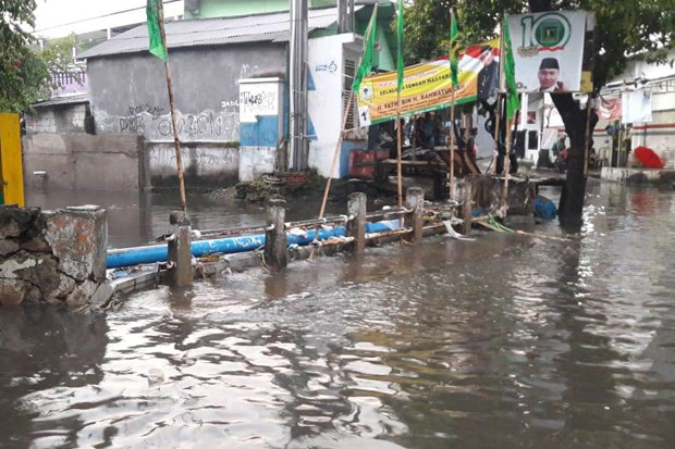 Saluran Air Menyempit,...