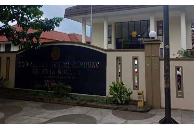 Abaikan Penolakan Warga,...