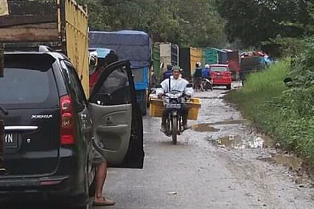 Jalan Provinsi Rusak...