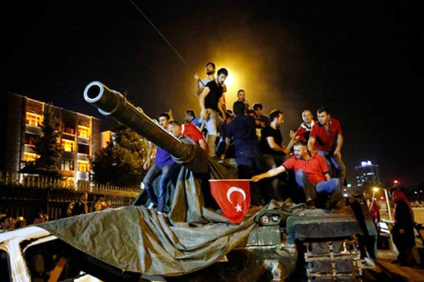 Turki Perintahkan Penahanan...
