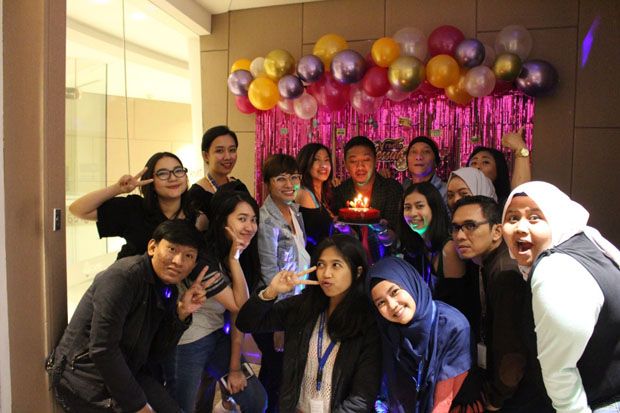 Berusia 8 Tahun, V Radio...