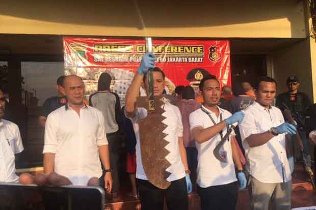 Pelajar di Jakbar Terindikasi...