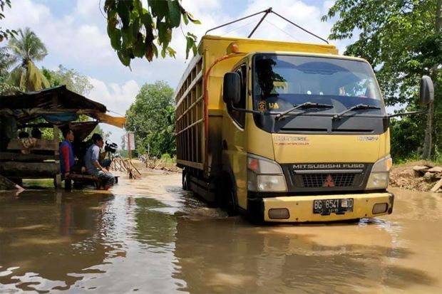 Banjir Rendam Jalan...