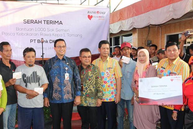 Anies Serahkan Seribu...