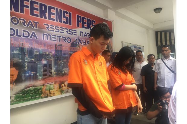 Polisi Kantongi Identitas...