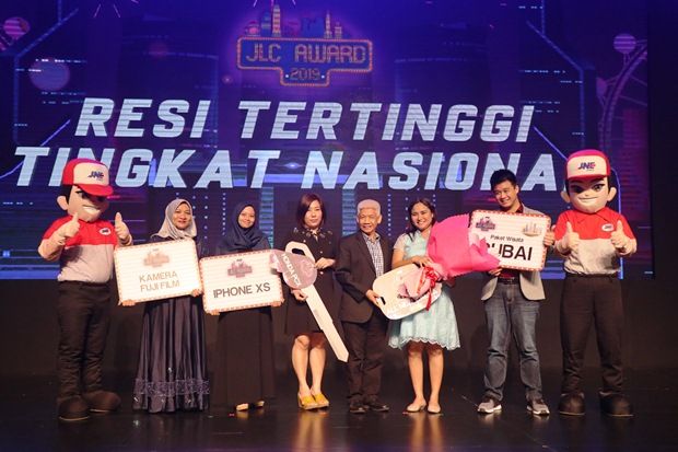 JNE Tebar Hadiah bagi...