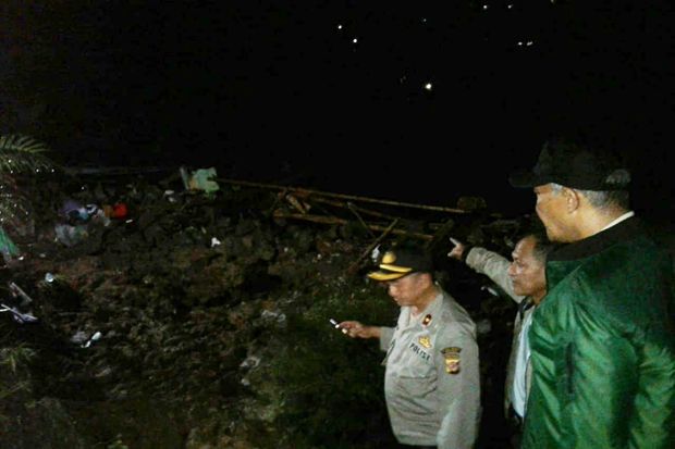 Diguyur Hujan Deras,...
