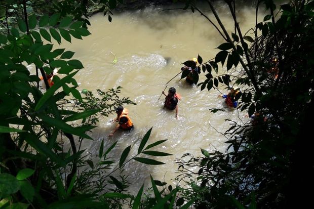 Santri Hanyut di Sungai...