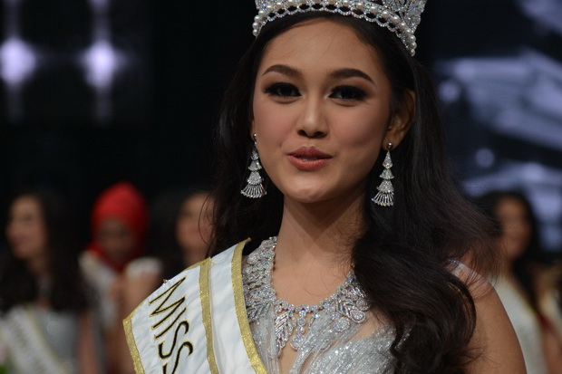 Sabet Mahkota Miss Indonesia,...