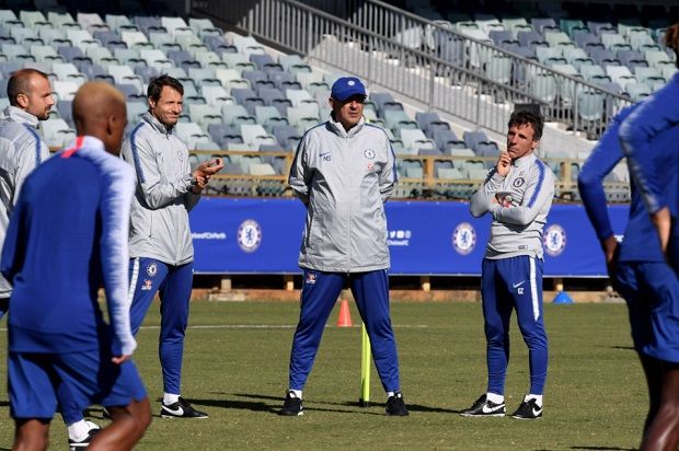 Zola: Chelsea Hadapi...