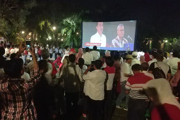 Nobar Debat di Markas...