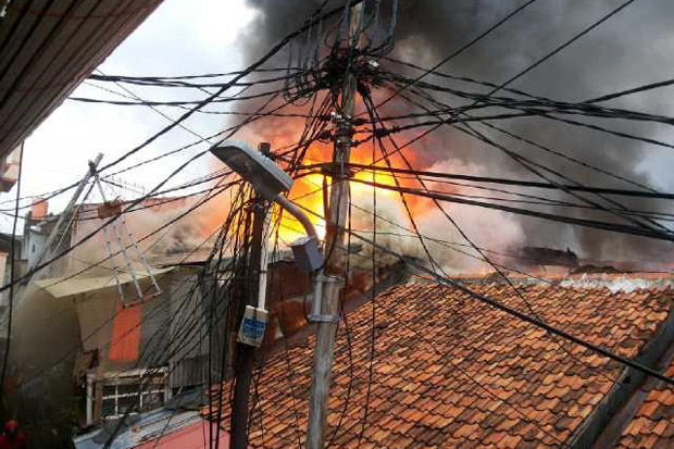 Rumah Ketua DPR RI Kebakaran,...