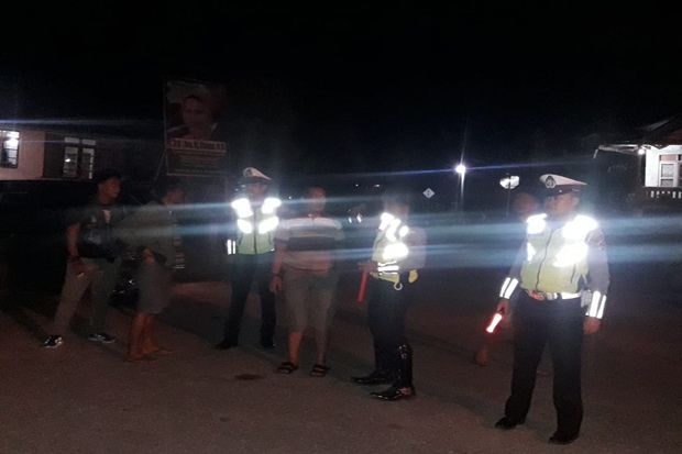 4 Jam Diblokade, Jalan...