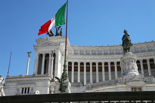 Italia akan Berikan...