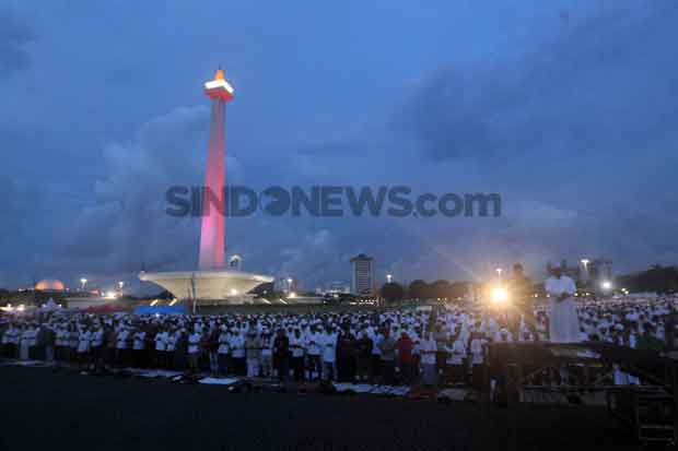 Munajat 212 Dimulai,...