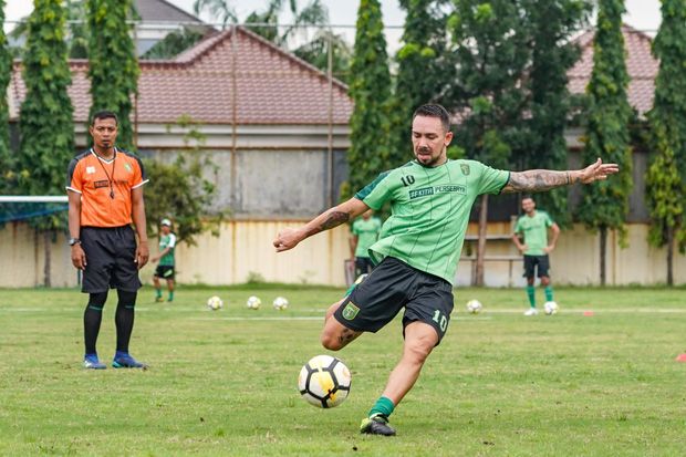 Bentrok Persebaya Kontra...